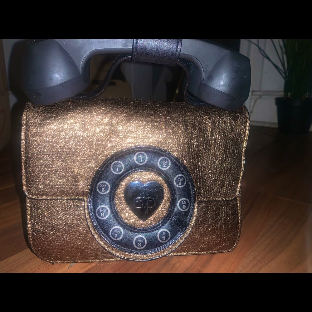 Bluetooth betsey Johnson phone bag